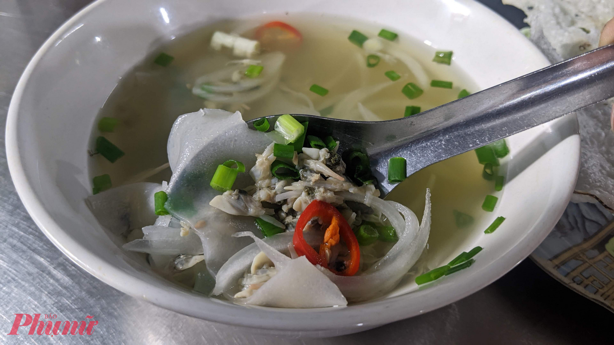 Don ăn cùng bánh mướt