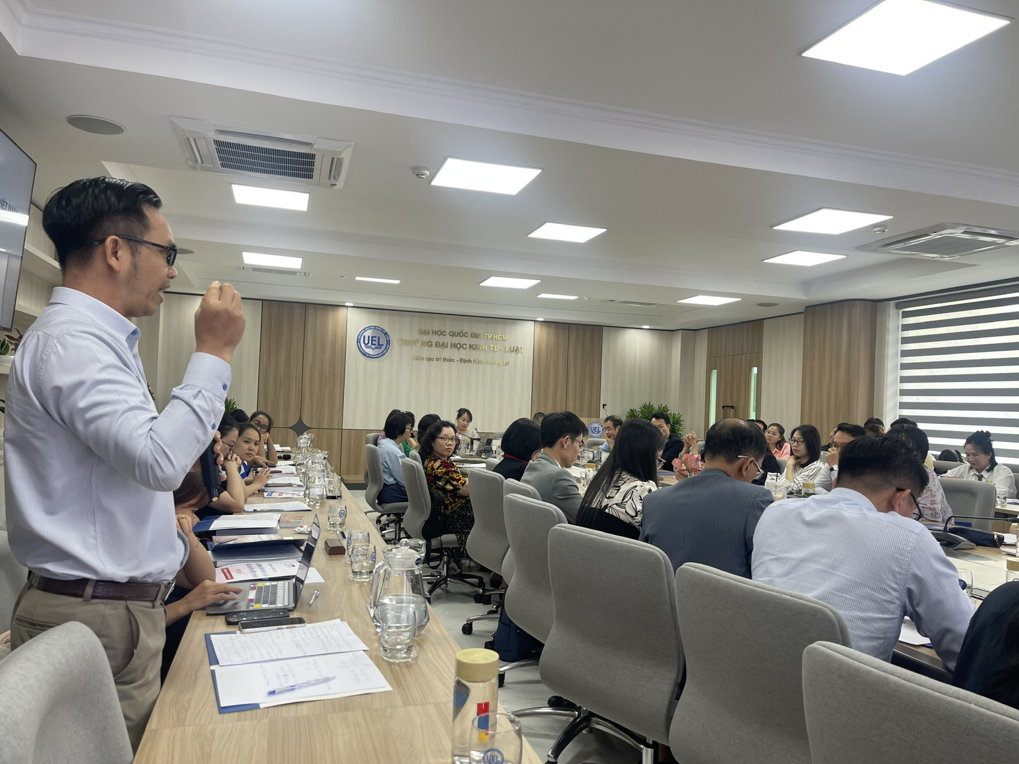 Các chuyên gia, nhà nghiên cứu từ tỉnh khác cũng đến tham gia và góp ý kiến tại hội thảo khoa học - Ảnh: Diệu Hiền