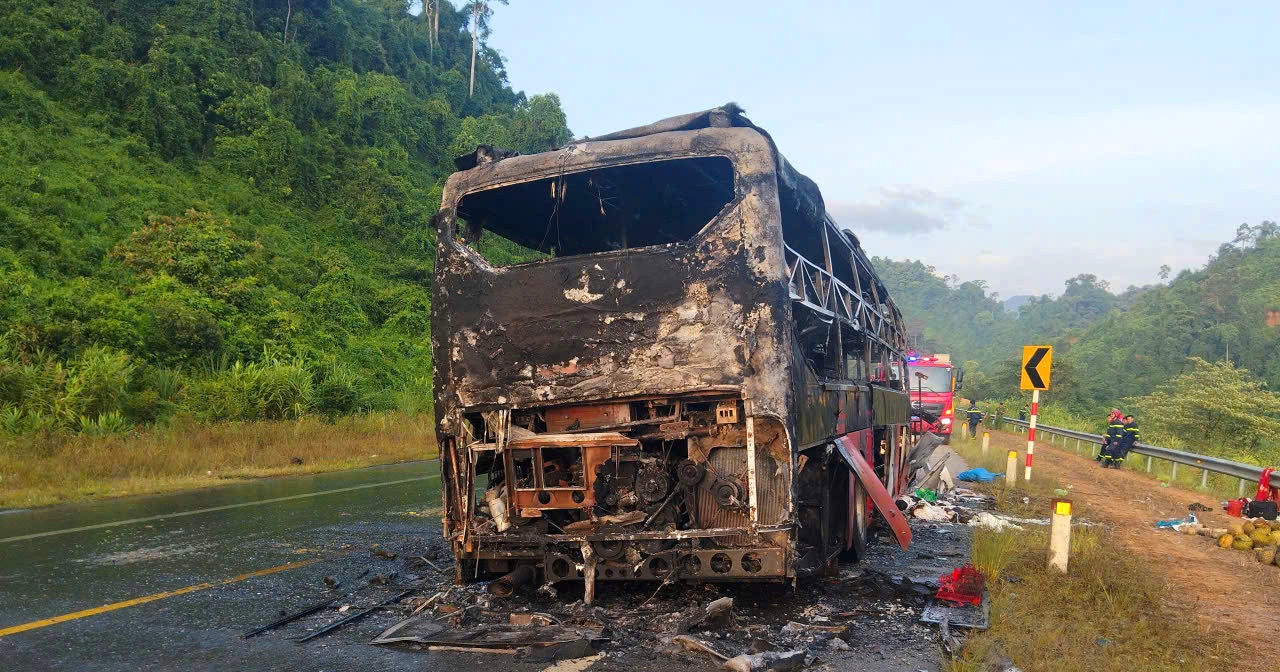 Hiện trường vụ xe bốc cháy trên cao tốc La Sơn- Túy Lơn