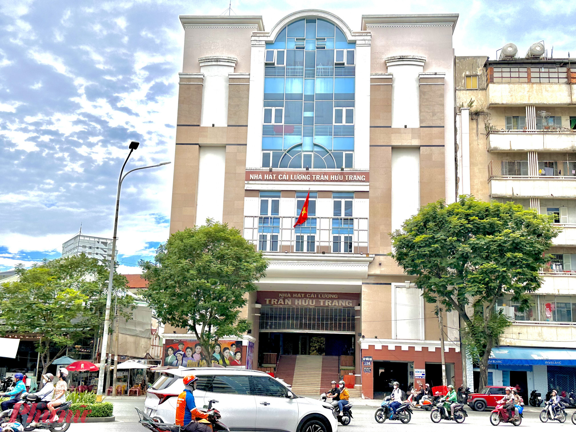 Phường Bến Thành - TPHCM: Nơi lưu giữ ký ức trăm năm - Bài 2: Không gian vàng son của sân khấu cải lương Rạp Hưng Đạo đã được xây dựng mới, hiện là trụ sở của Nhà hát Trần Hữu Trang