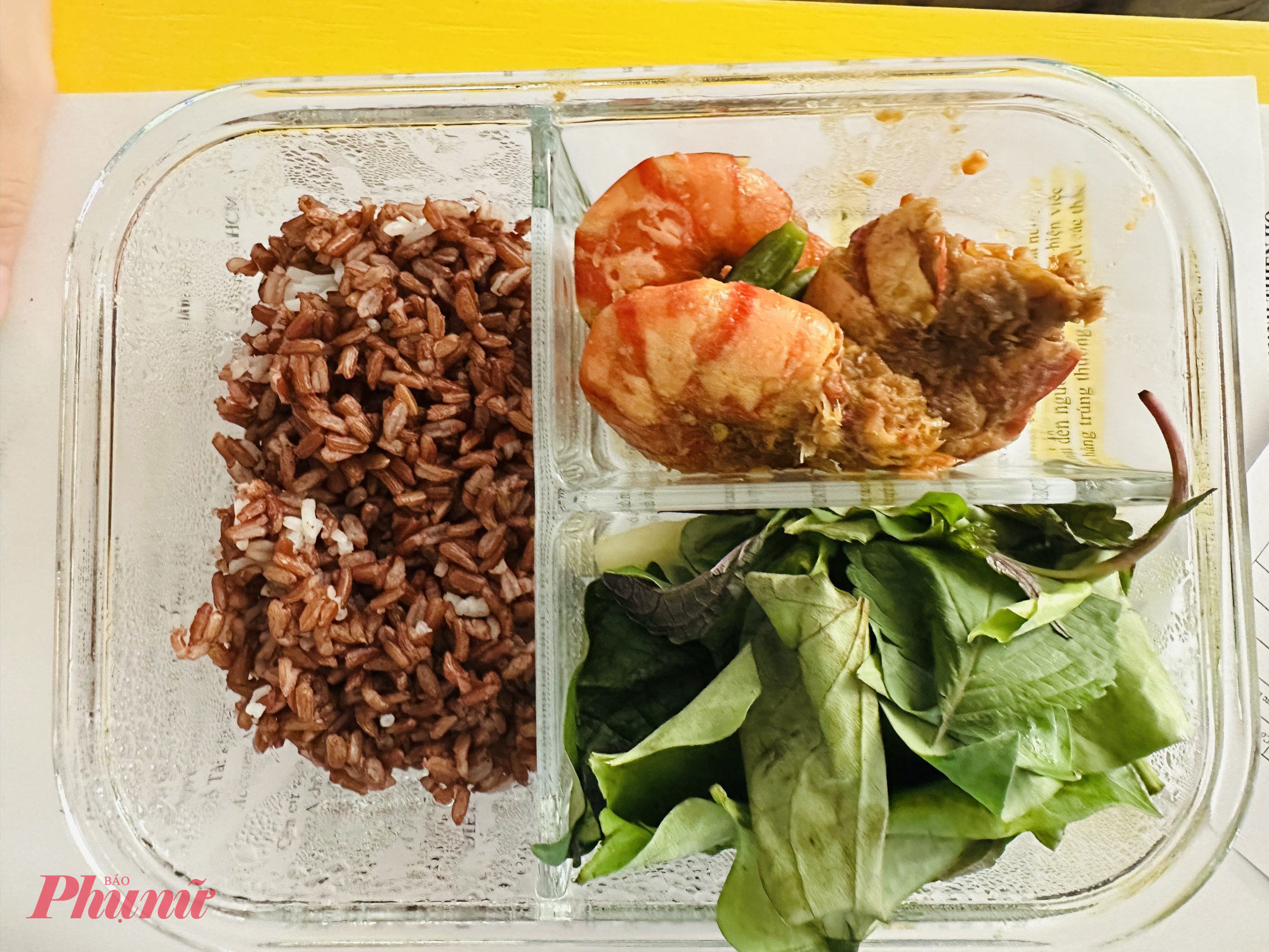Hộp cơm trưa mà bạn trai của Trúc (nhân vật trong bài) chuẩn bị cho cô ấy đi làm (Ảnh: Lê Hoài Việt)
