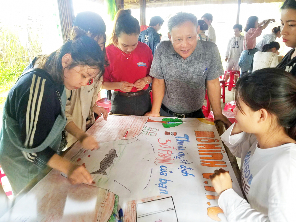 Khi du khách là học trò, dân địa phương là thầy giáo Du lịch học tập ở làng rau hữu cơ Thanh Đông (TP Đà Nẵng) - ẢNH: ĐÌNH DŨNG