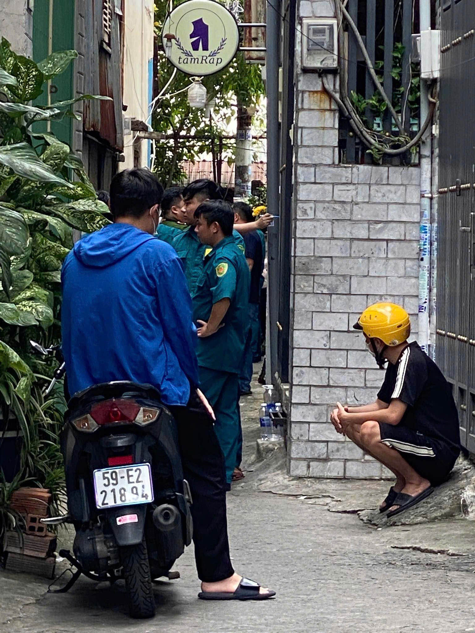 Lực lượng chức năng có mặt tại hiện trường.