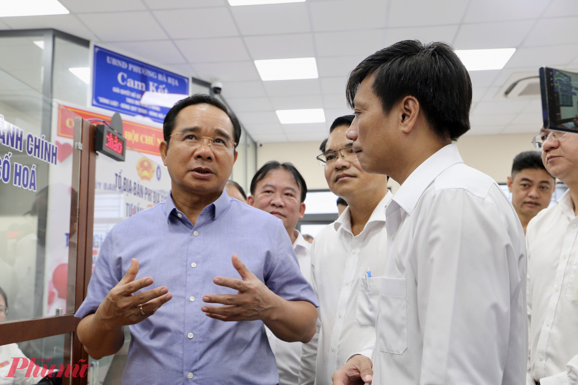 Lãnh đạo TPHCM đánh giá cao nỗ lực cải cách hành chính và vận hành trơn tru của trung tâm - Ảnh: Thanh Tâm