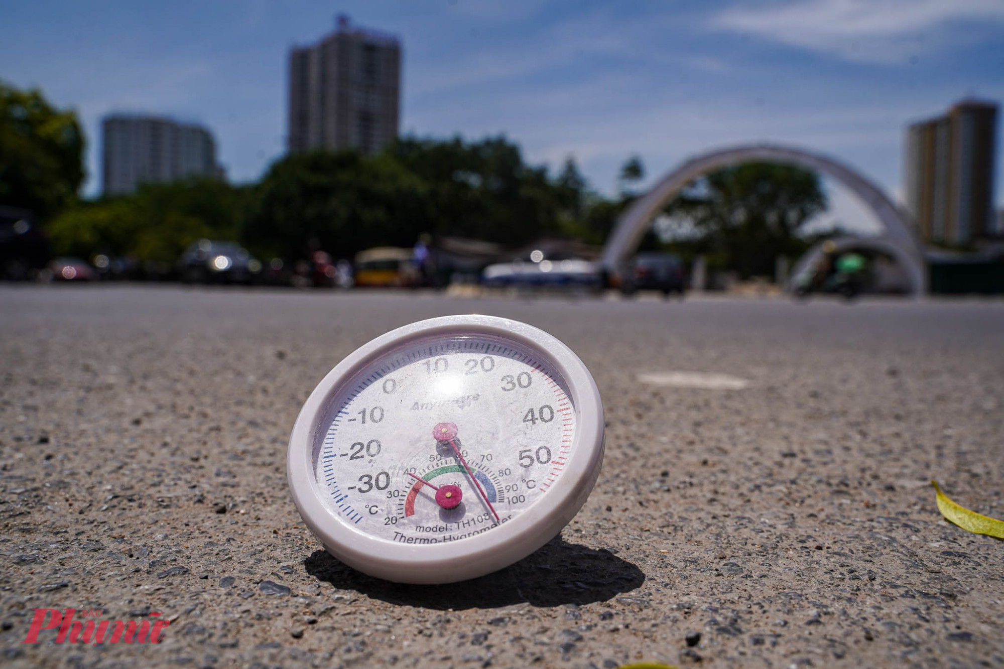 Hà Nội hôm nay nắng nóng đỉnh điểm, nhiệt độ nền dẫn đầu cả nước.