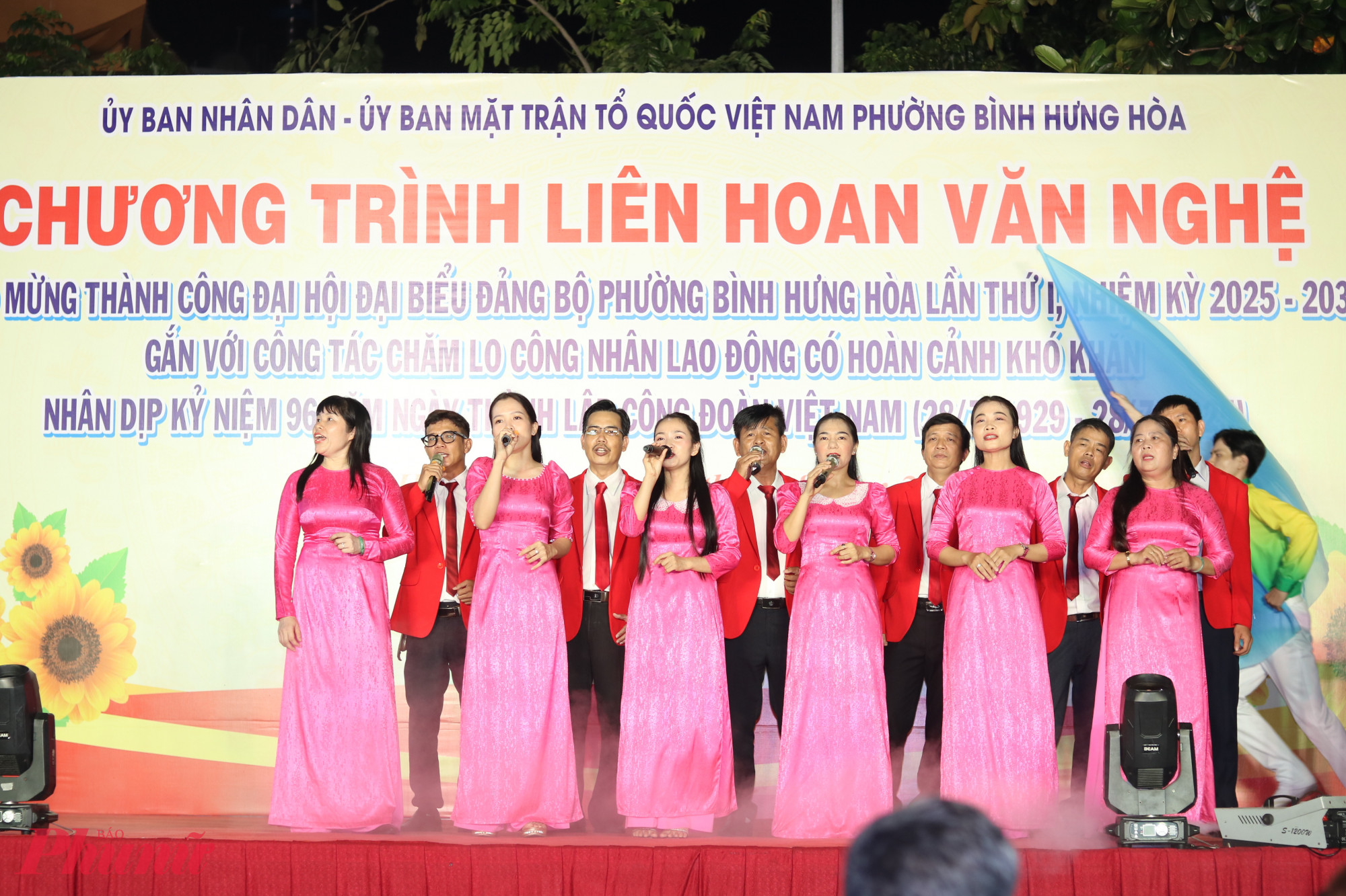 Ca khúc Bình Hưng Hoà xanh qua phần thể hiện của tốp ca Trường Tiểu học Bình Hưng Hoà. 