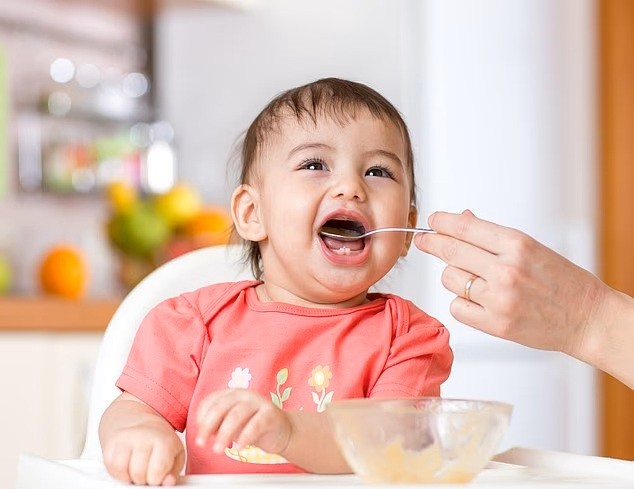 Thức ăn chế biến sẵn có thể thúc đẩy chứng thừa cân – béo phì ở trẻ nhỏ. (Ảnh minh họa: Alamy)