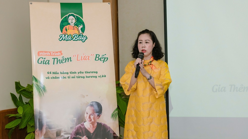 CEO Nguyễn Thị Vân Anh phát biểu tại buổi lễ ra mắt Má Bảy