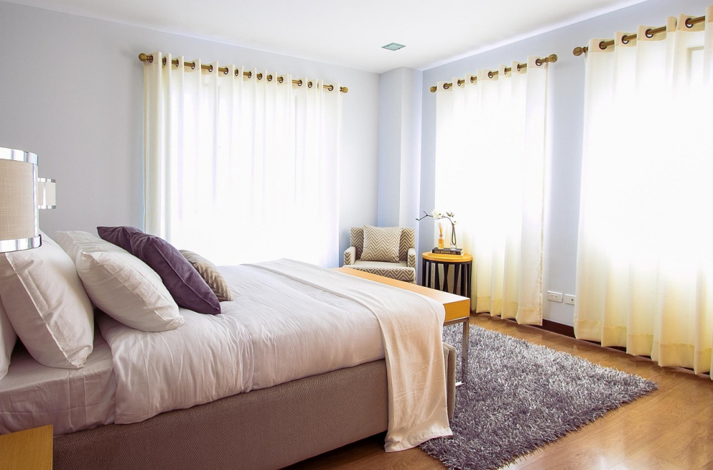 Đầu tư vào chiếc giường cũng là cách để làm cho phòng ngủ sang trọng hơn - Ảnh: Pixabay