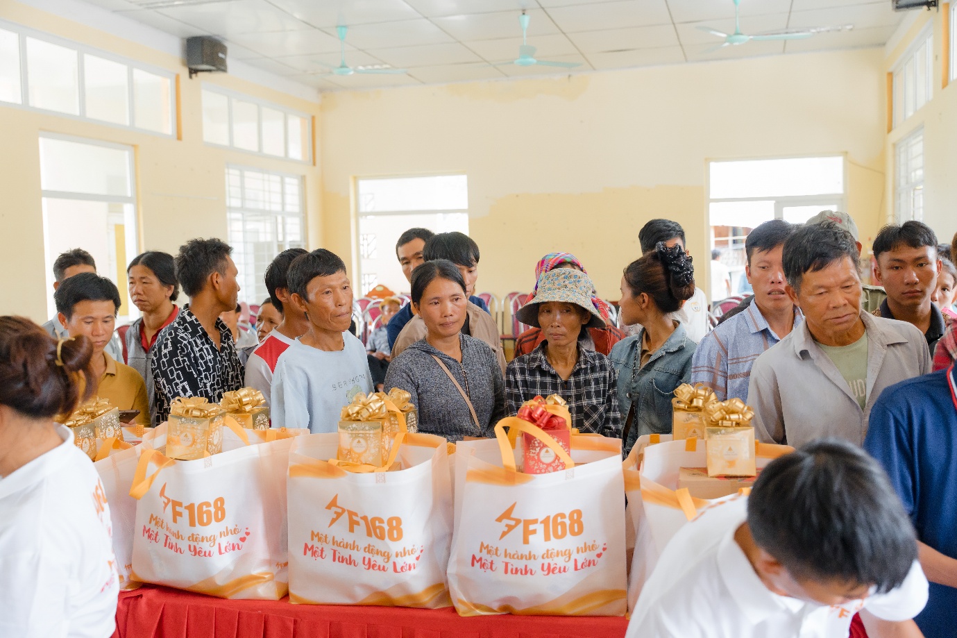Những phần quà được Công ty F168 trao cho người dân xã Chí Viễn, tỉnh Cao Bằng - Ảnh: F168