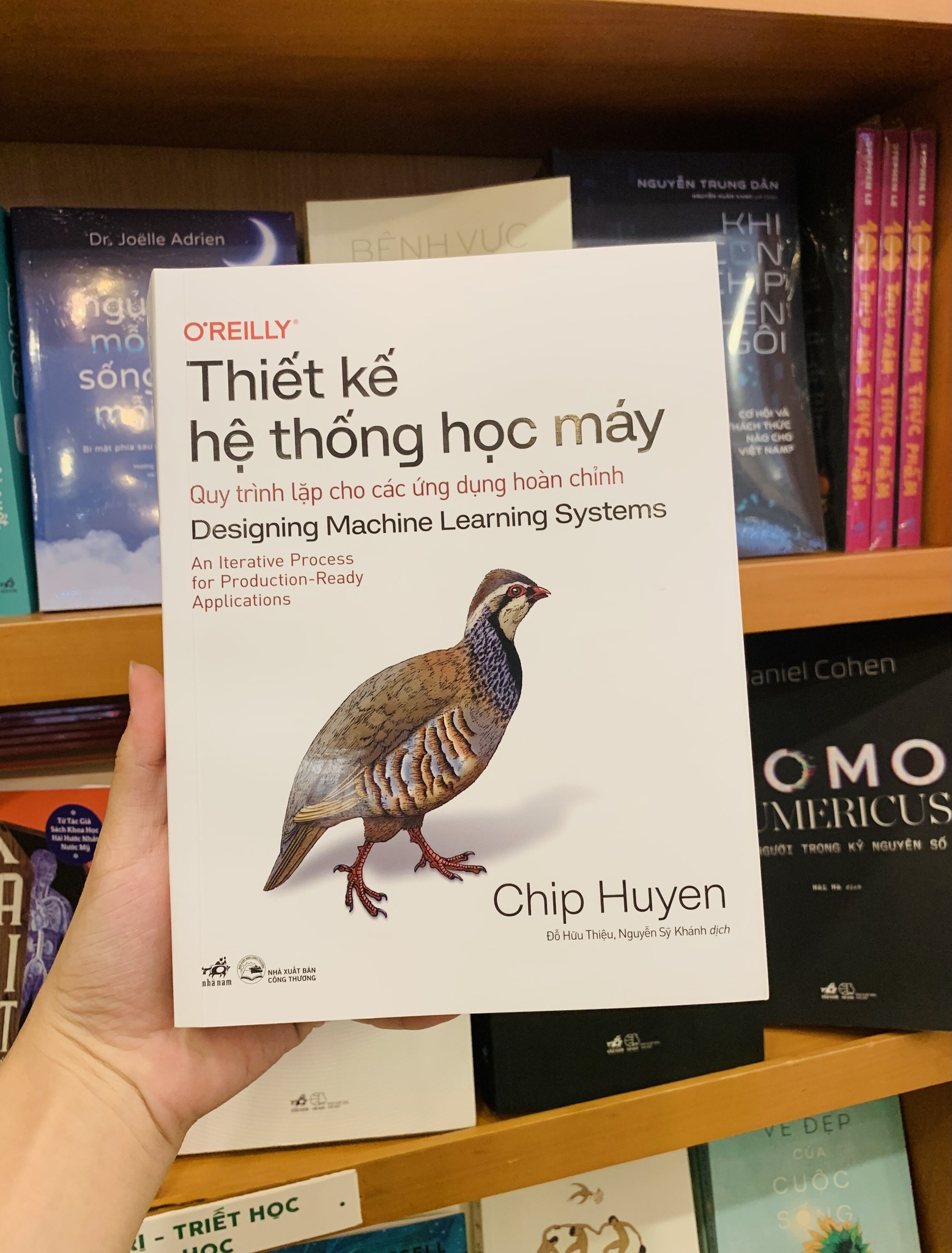 Thiết kế hệ thống học máy của Huyền Chip vừa được Nhã Nam phát hfnh