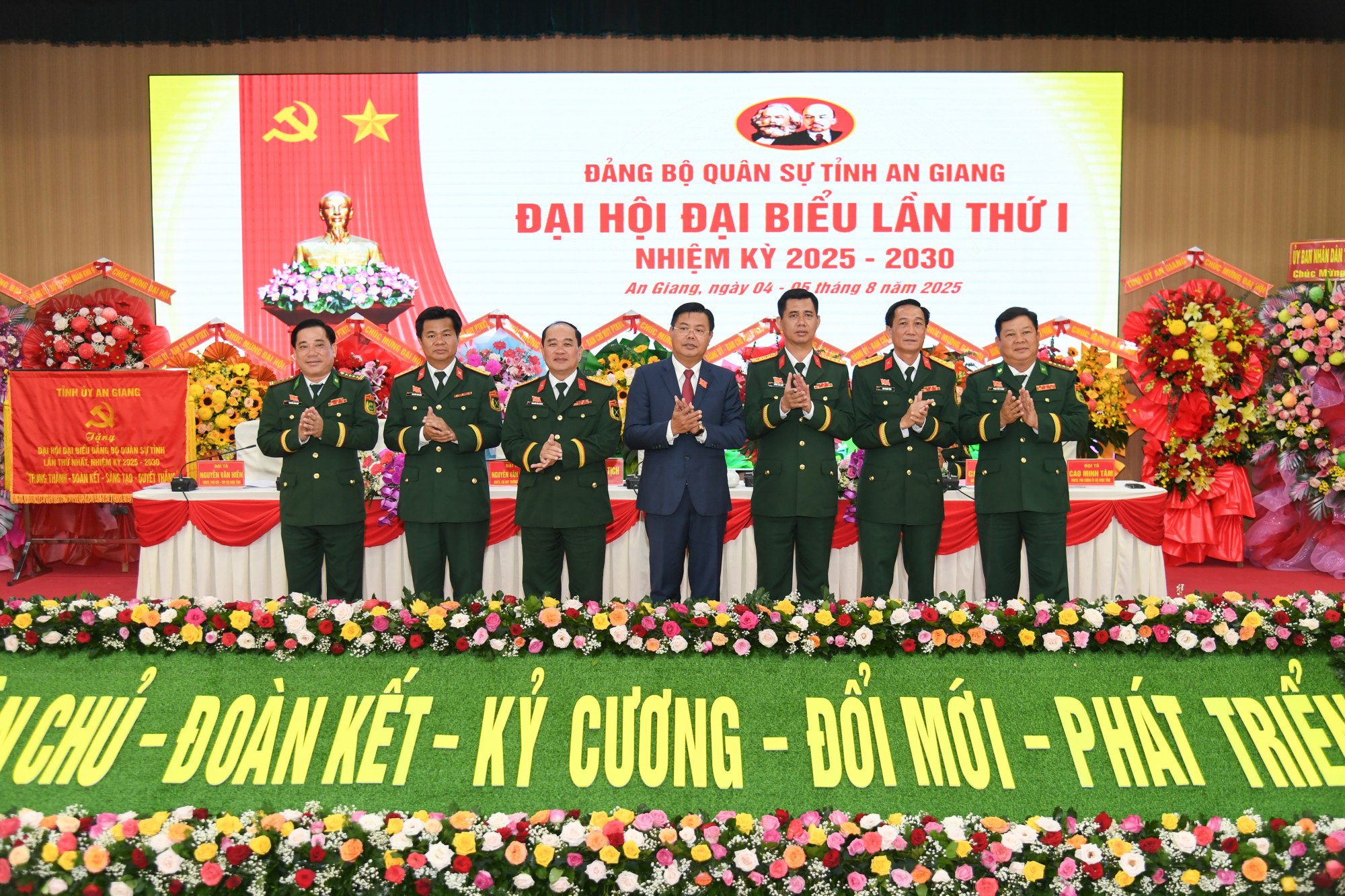 Ra mắt Ban chấp hành Đảng bộ Quân sự tỉnh An Giang nhiệm kỳ 2025-2030 - Ảnh Phương Vũ