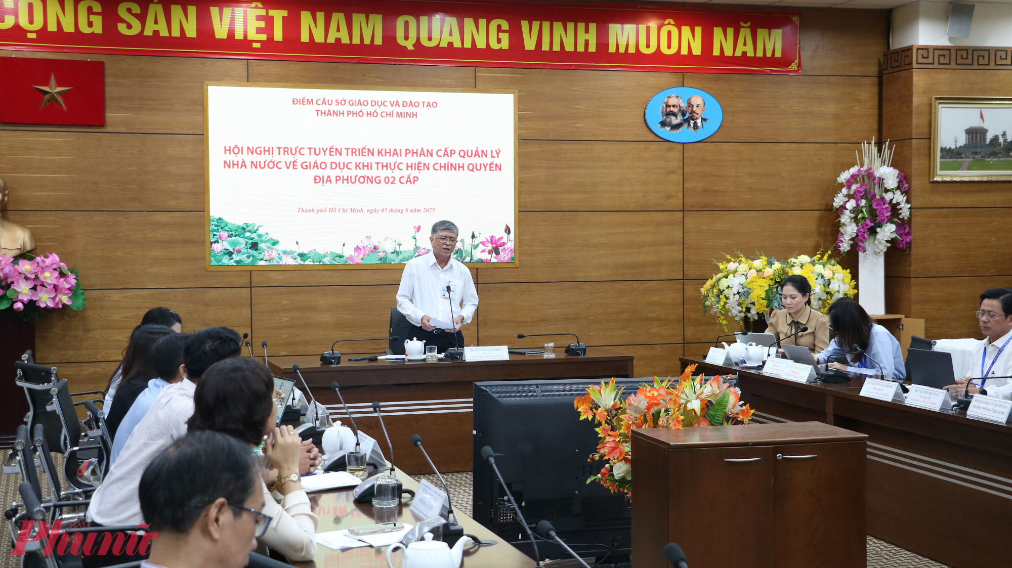 Ông Nguyễn Văn Hiếu - Giám đốc Sở GD-ĐT TPHCM - phát biểu từ điểm cầu Sở GD-ĐT TPHCM - Ảnh: Trang Thư