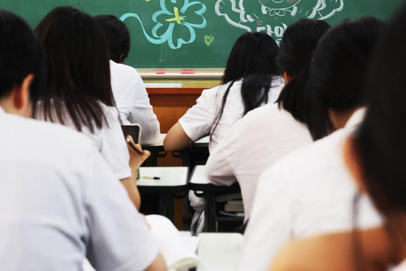 Một trong những động lực chính để học sinh Hàn Quốc “hẹn hò trong một tiết” là để tránh bị gắn mác “mosol” — Ảnh: EPA