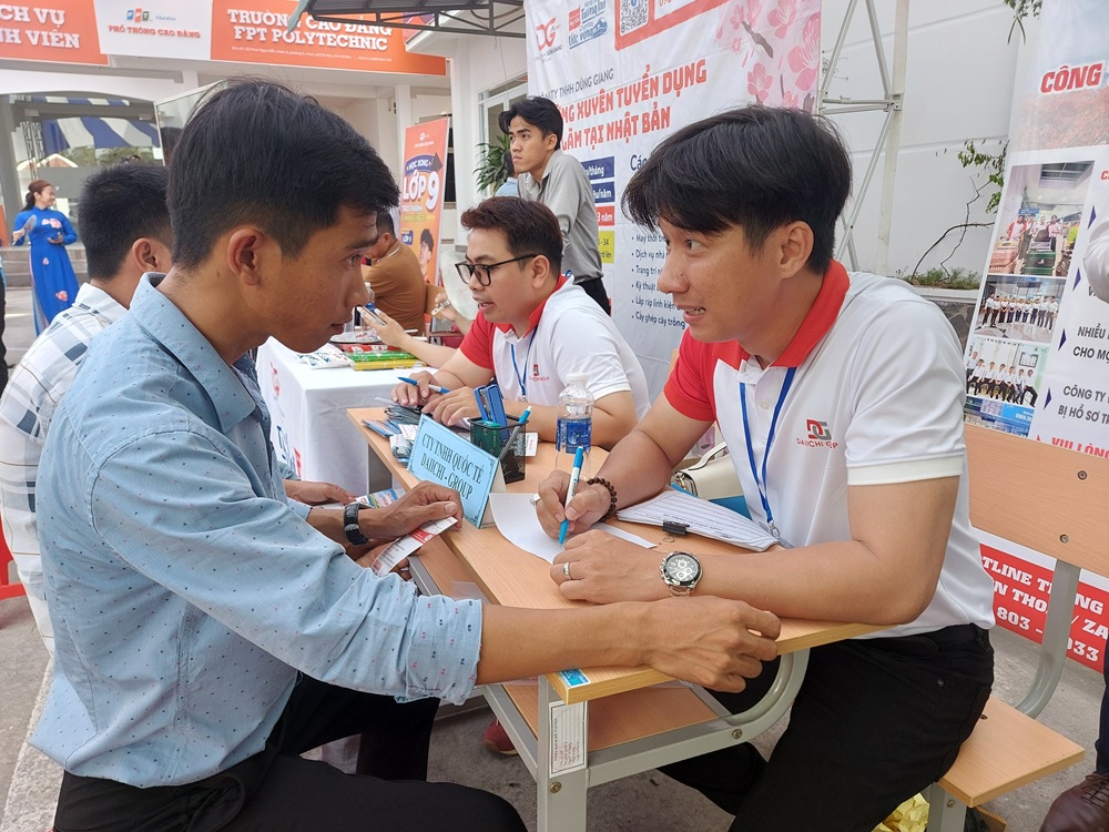 Người lao động ở Cà Mau được tư vấn, giới thiệu việc làm phù hợp với khả năng