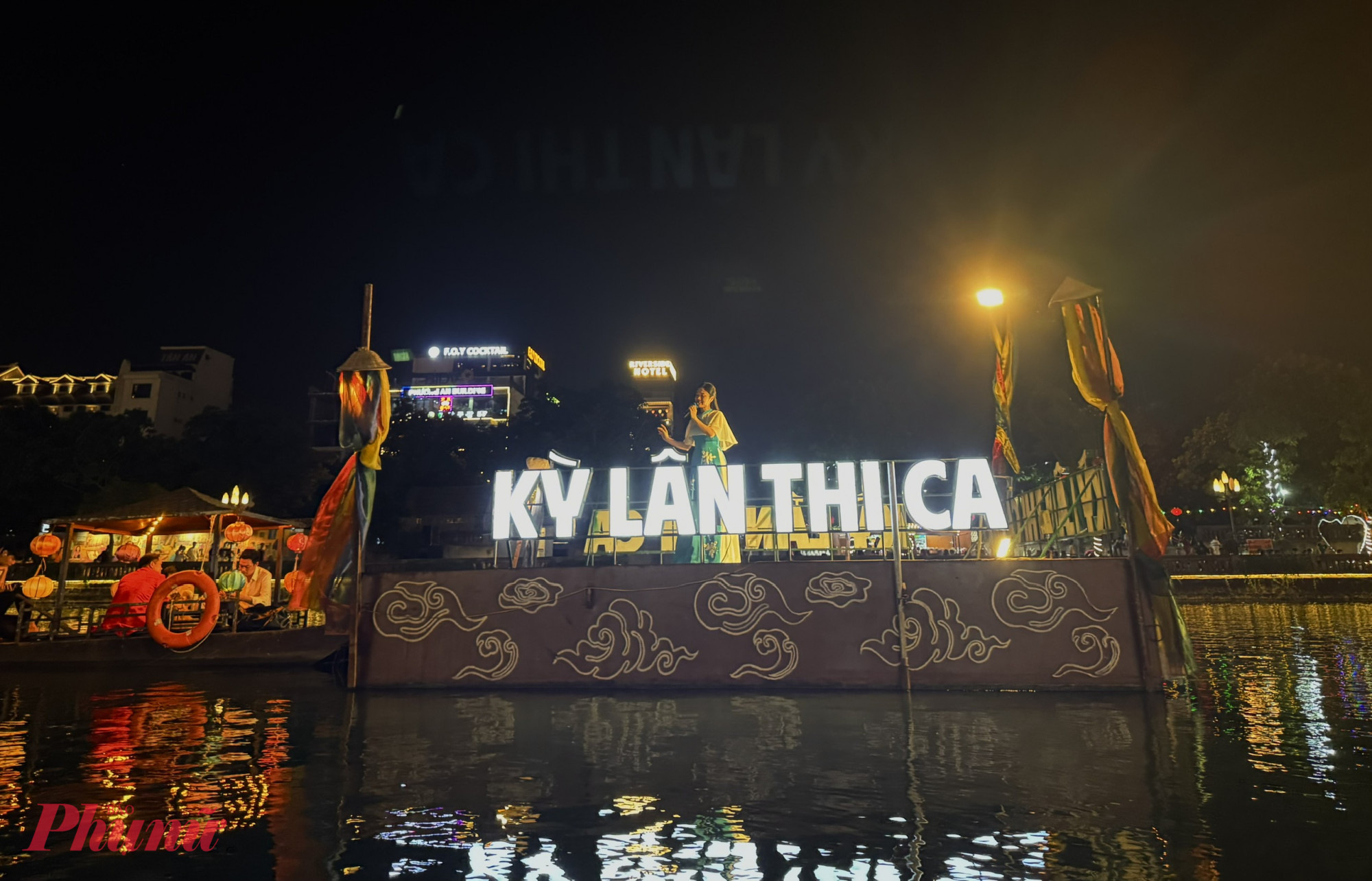 Việc đến phố cổ vào khoảng cuối tuần còn là dịp bạn tận