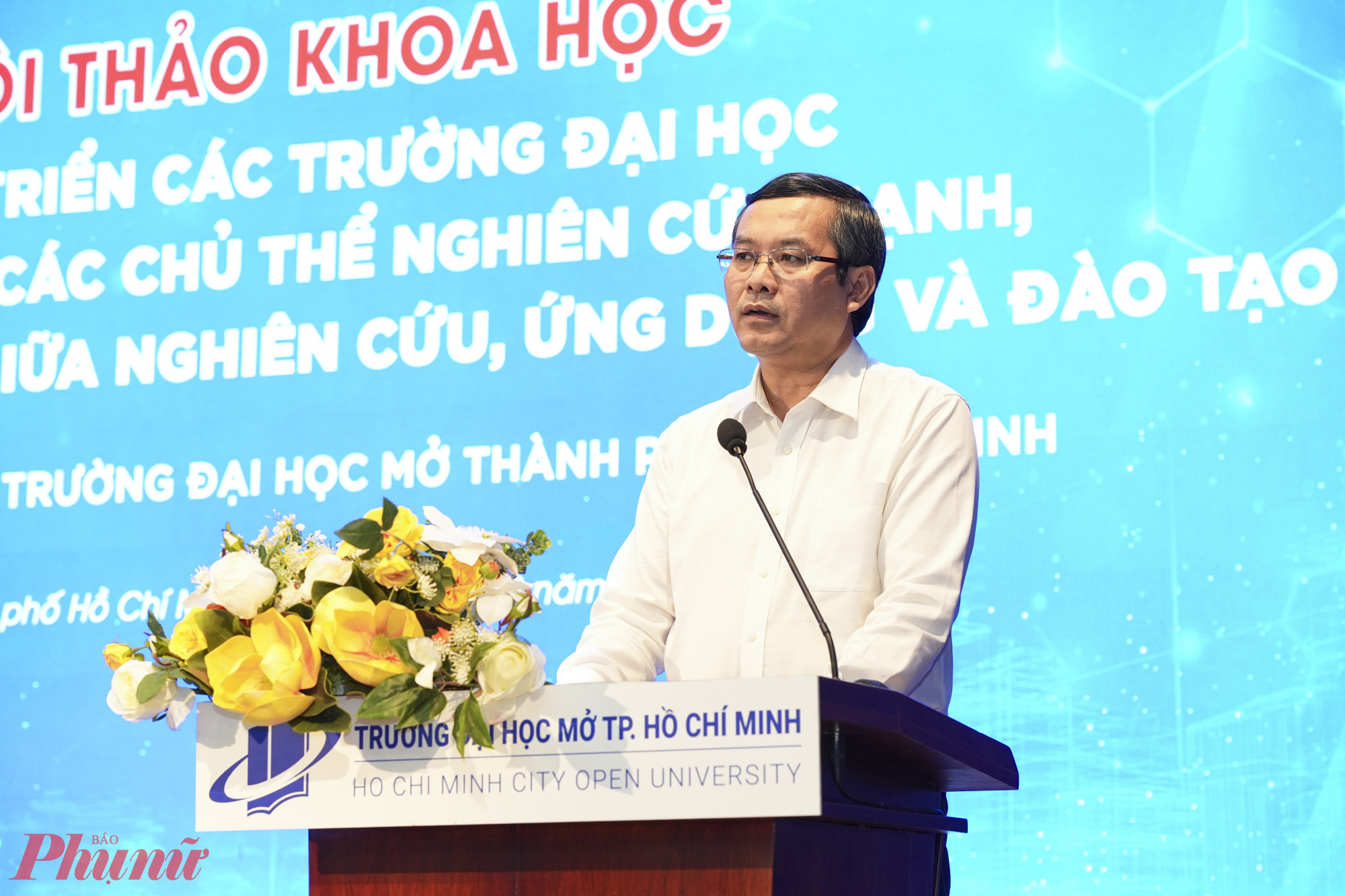 Thứ trưởng Bộ GD-ĐT Nguyễn Văn Phúc chia sẻ tại hội thảo - Ảnh: Nguyễn Loan
