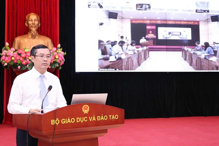 Thứ trưởng Bộ GD-ĐT Nguyễn Văn Phúc phát biểu tại hội nghị. Ảnh: Bộ GD-ĐT