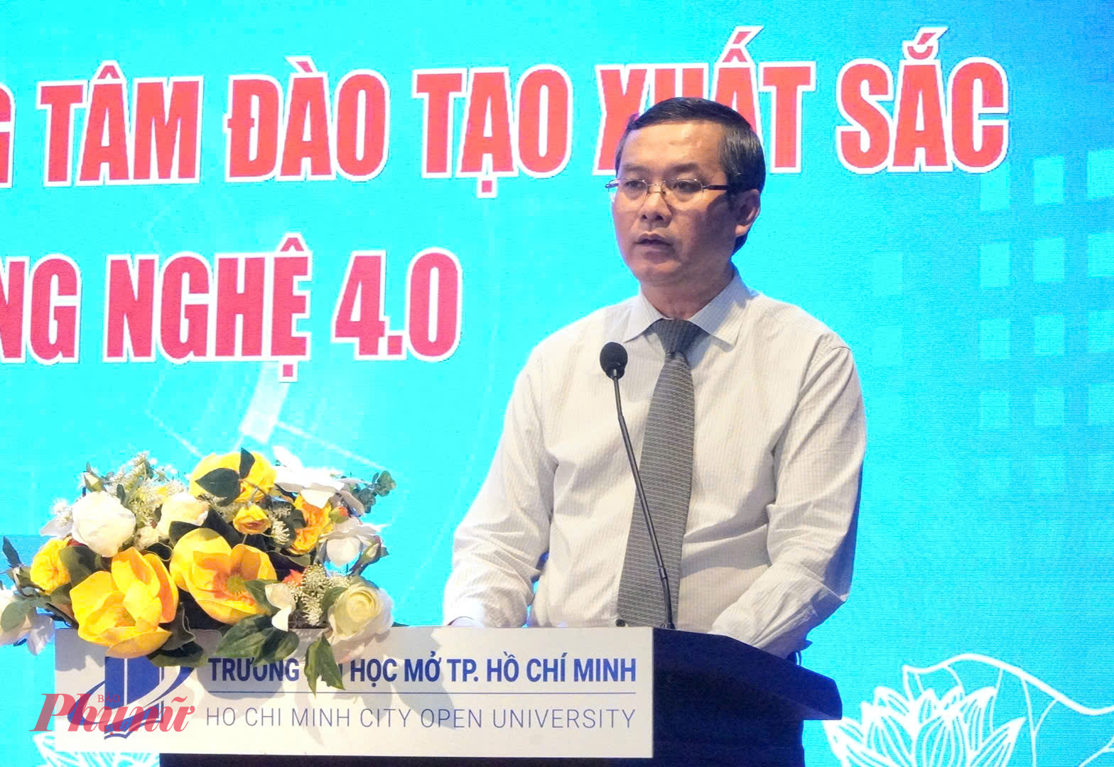 Thứ trưởng Bộ Giáo dục và Đào tạo Nguyễn Văn Phúc công bố 6 mạng lưới  trung tâm đào tạo xuất sắc và tài năng về công nghệ 4.0 khu vực miền Trung và miền Nam- Ảnh: Nguyễn Loan