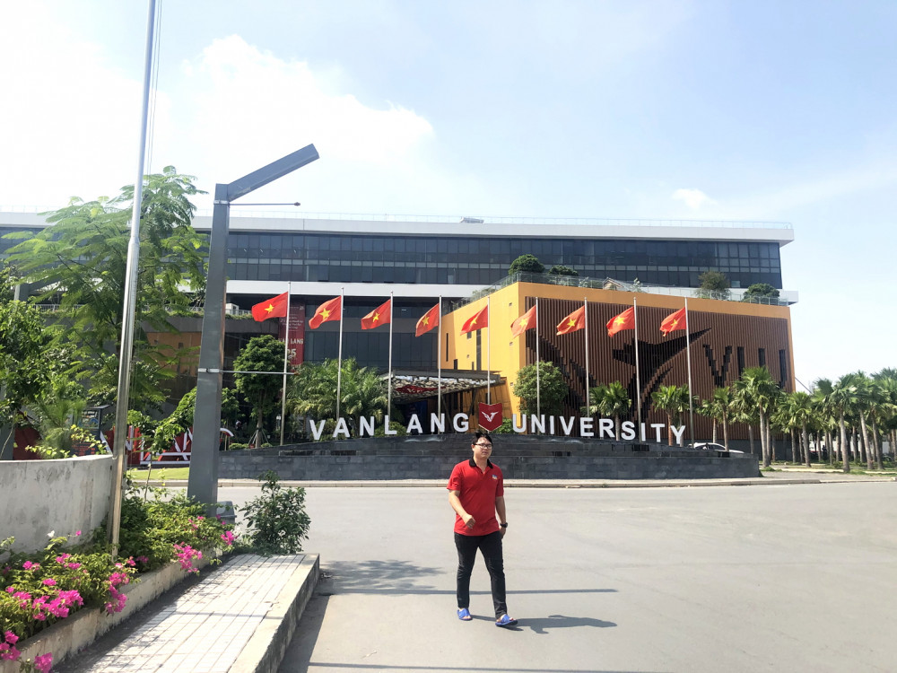 Theo đó, TPHCM yêu cầu trường đại học Văn Lang bàn giao đất phục vụ dự án cải tạo rạch Xuyên Tâm trước 10/8