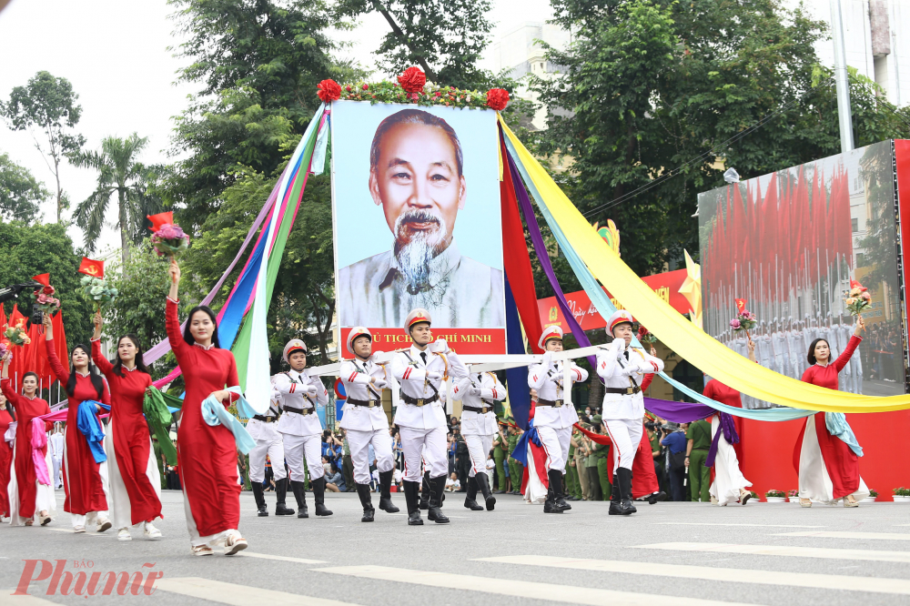 Ngày 10-8, CATP Hà Nội đã Hà Nội long trọng tổ chức chương trình “Ngày hội vì Thủ đô bình yên”, diễn ra tại khu vực tượng đài Vua Lý Thái Tổ và phố Đinh Tiên Hoàng, phường Hoàn Kiếm, Hà Nội.