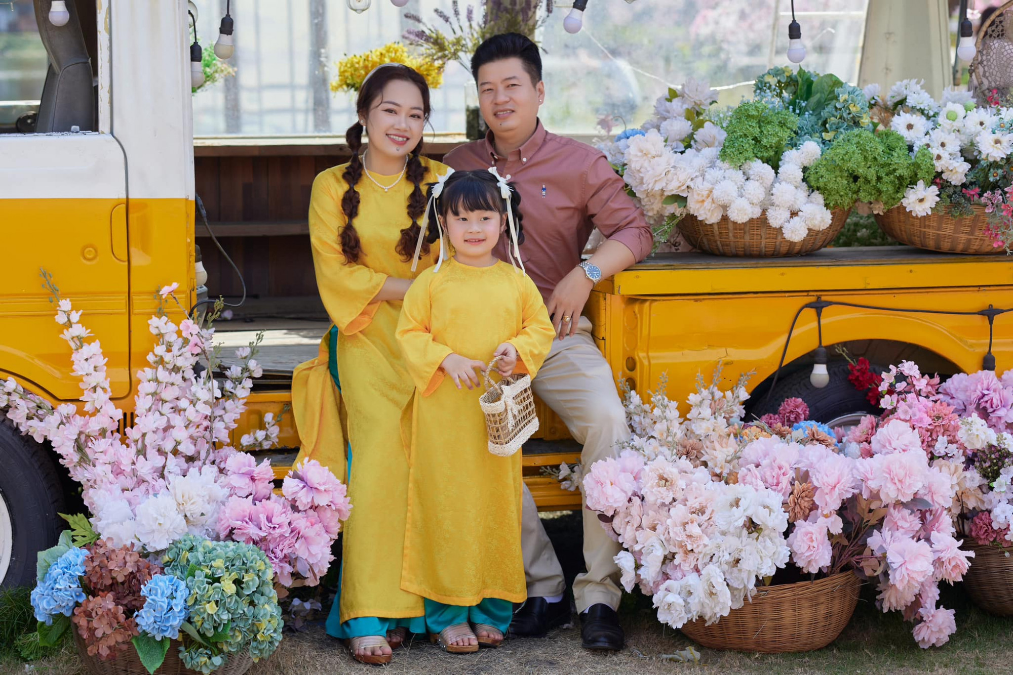 Gia đình đầy ắp tiếng cười của chị Thủy và anh Lắm - Ảnh do nhân vật cung cấp