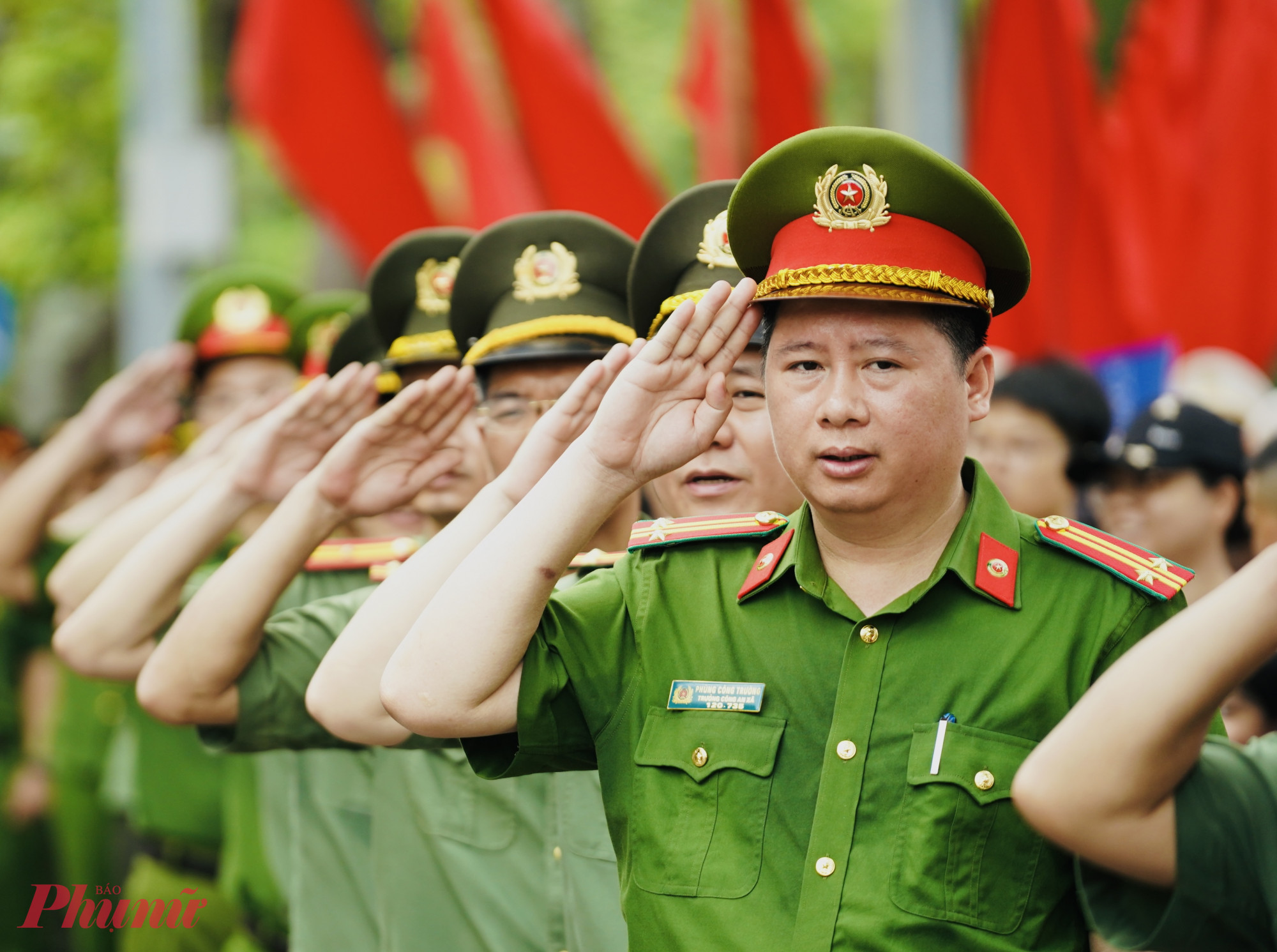Đúng 7g30, chương trình chính thức bắt đầu