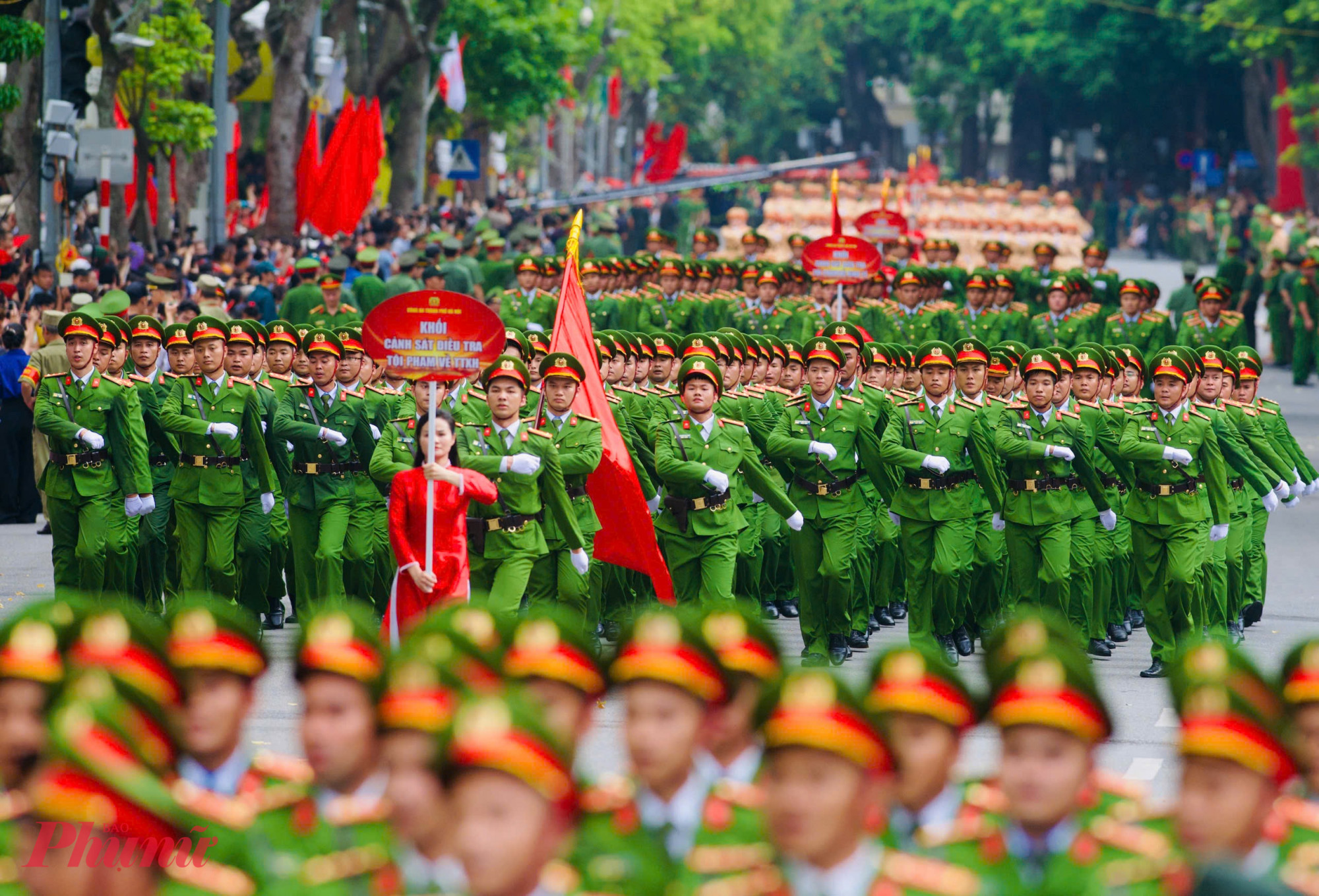Sáng 10/8, Ngày hội vì Thủ đô bình yên diễn ra tại phố đi bộ quanh hồ Hoàn Kiếm (Hà Nội), nhằm ôn lại và tôn vinh truyền thống 80 năm xây dựng, chiến đấu và trưởng thành của lực lượng Công an nhân dân (CAND) nói chung, Công an Hà Nội nói riêng.