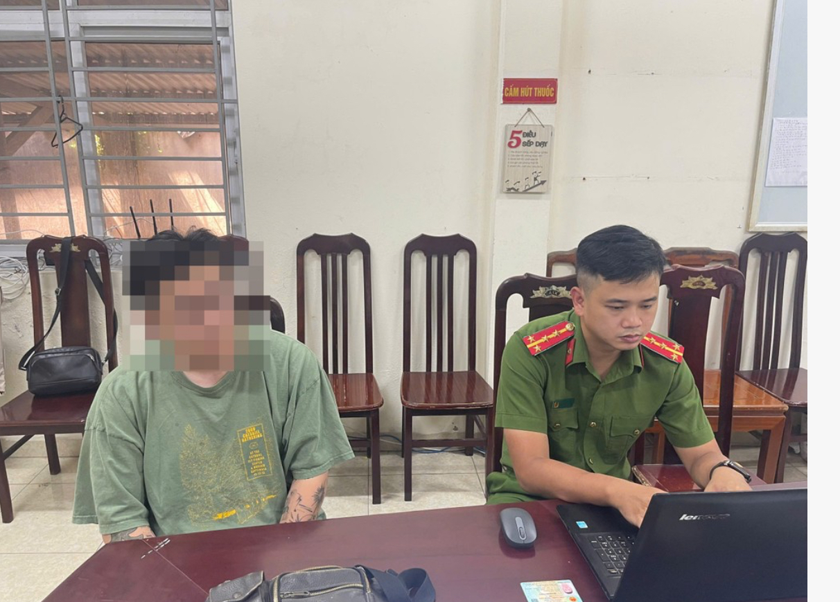 Cơ quan Công an triệu tập người hành hung phụ nữ ở thang máy khu chung cư - Ảnh: Công an cung cấp
