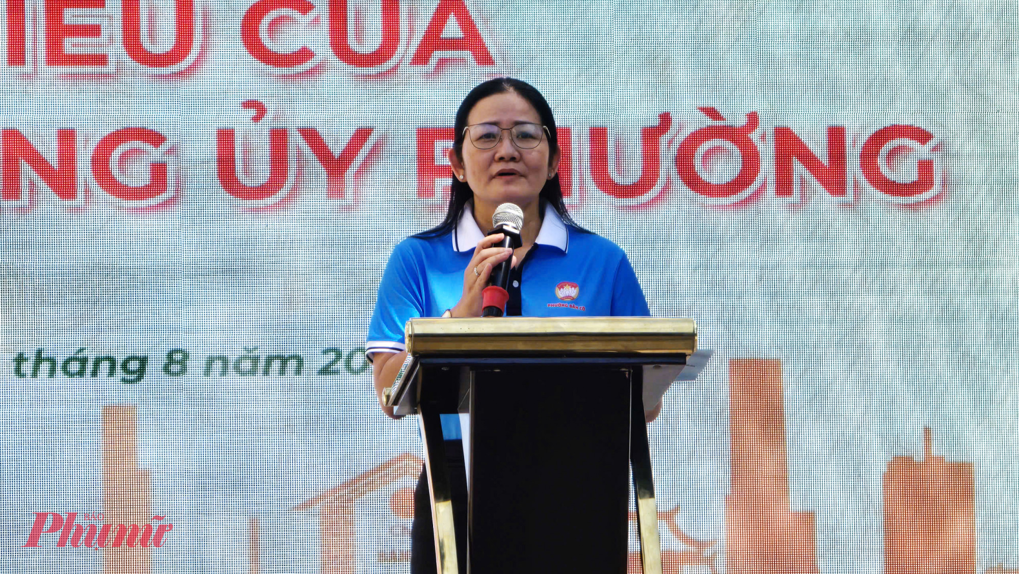 Bà Trần Thị Hường - Phó Bí thư thường trực Đảng ủy phường - cho biết:  Đợt thi đua cao điểm lần này không chỉ là đợt sinh hoạt chính trị sâu rộng, mà còn là dịp để mỗi người cùng thể hiện tinh thần trách nhiệm, ý chí vươn lên, biến quyết tâm thành những công trình, phần việc cụ thể, đem lại hiệu quả thiết thực. tôi tin tưởng rằng đợt thi đua cao điểm này sẽ khơi dậy mạnh mẽ tinh thần hành động cách mạng, tạo nên không khí thi đua sôi nổi từ mỗi hộ gia đình, từng khu phố, lan tỏa khắp địa bàn phường.  