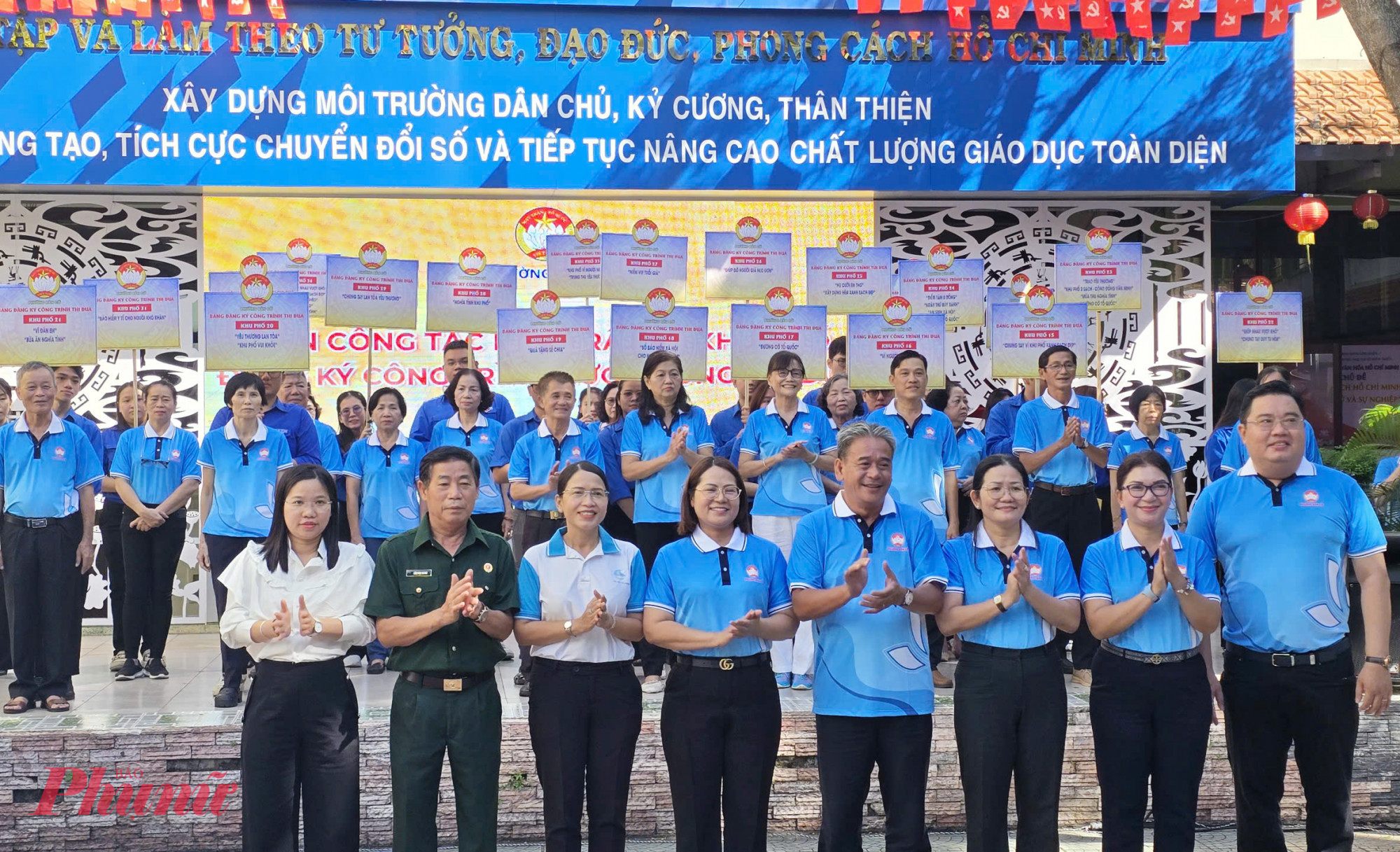 Theo đó, MTTQ phường và các tổ chức chính trị - xã hội phường, khu phố đã đăng ký 74 công trình, phần việc chào mừng Đại hội đại biểu Đảng bộ phường, Đại hội đại biểu MTTQ Việt Nam phường. Nhiều công trình, phần việc thi đua hướng đến giá trị cộng đồng, như: Mỗi cơ sở tôn giáo gắn với một hộ cận nghèo, Tháng “Vì người nghèo” - Chung tay vì cuộc sống cộng đồng, Khu dân cư xanh - sạch - an toàn - hạnh phúc, Nghe di tích kể chuyện, Công trình: Góc bếp yêu thương