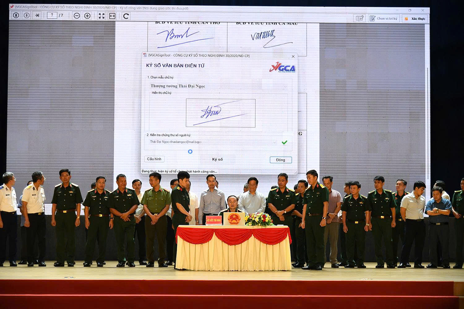 21 tỉnh, thành có biển cùng các đơn vị Bộ Quốc phòng, Bộ Công an, Bộ Nông nghiệp và Môi trường ký kết chống khai thác IUU - Ảnh T.A
