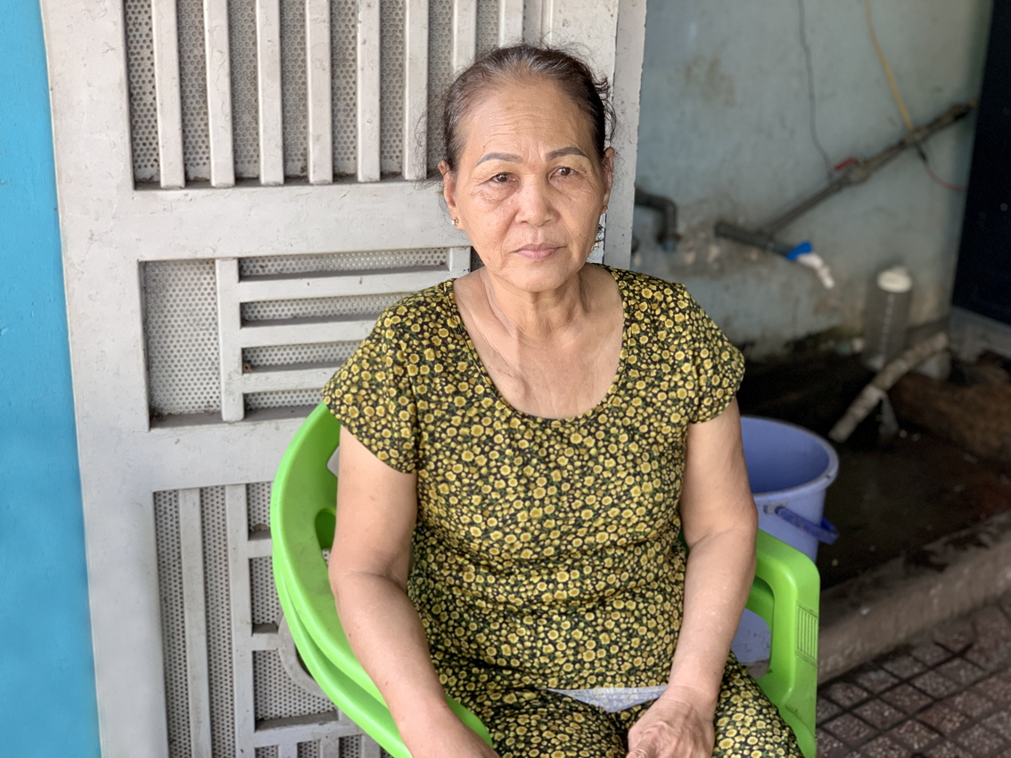 Mang trong mình căn bệnh ung thư đã di căn, bà Trần Thị Thu vẫn phải gồng gánh nuôi đàn cháu nhỏ, chăm chồng bệnh tật