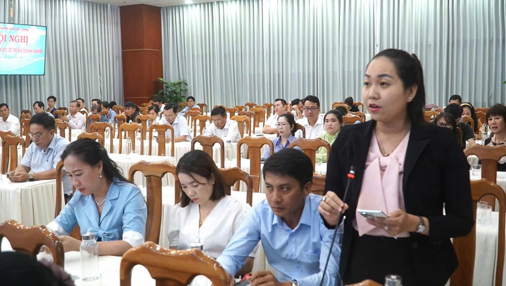 Đại diện các doanh nghiệp tham gia hội nghị chuyển đổi số