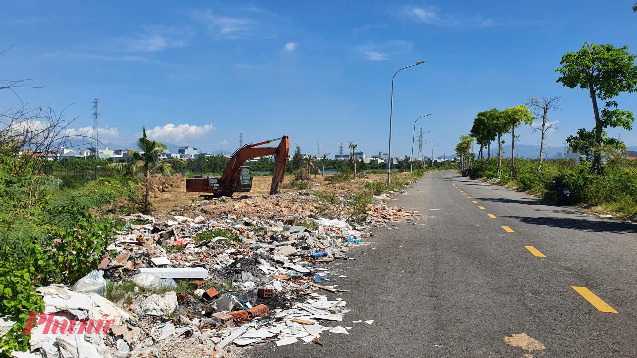 Tuy nhiên, biện pháp xử lý của các phường chỉ là ngắn hạn: cho người xử lý chỗ người dân đã phản ánh và báo cáo kết quả. 