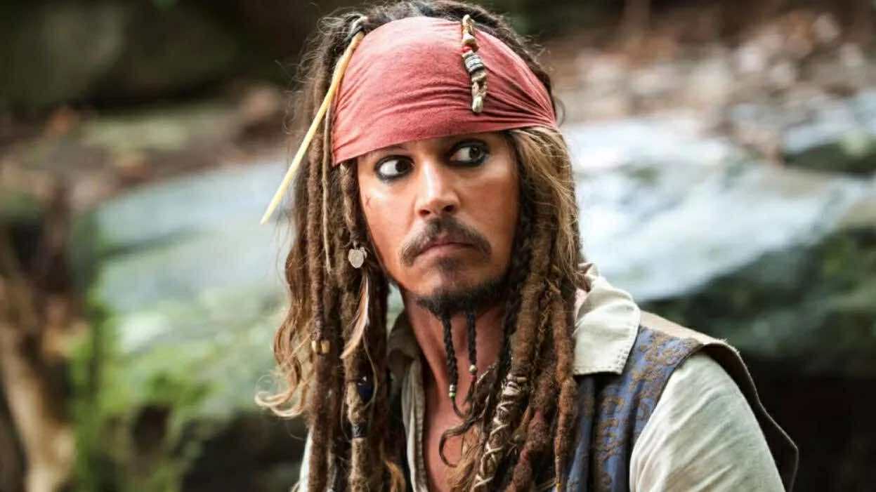 Johnny Depp người  mang lại thành  công rực rỡ cho loạt  phim Pirates of the Caribbean bằng nhứngasng tạo dộcđáo của mình