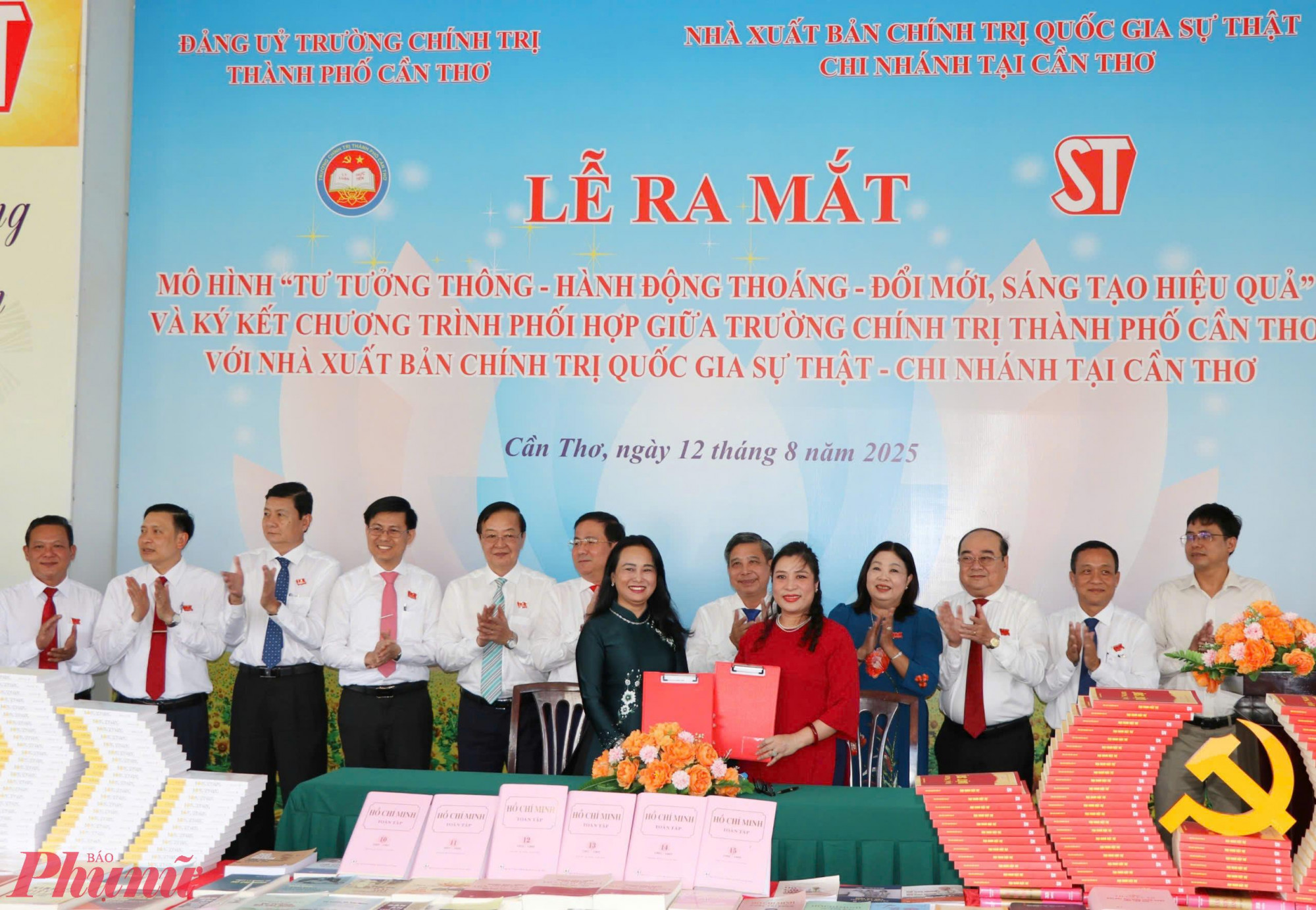 Nhà xuất bản Chính trị quốc gia Sự thật Chi nhánh tại Cần Thơ và Trường Chính trị TP Cần Thơ tổ chức ký kếtnhằm thúc đẩy, lan tỏa, phát triển văn hóa đọc