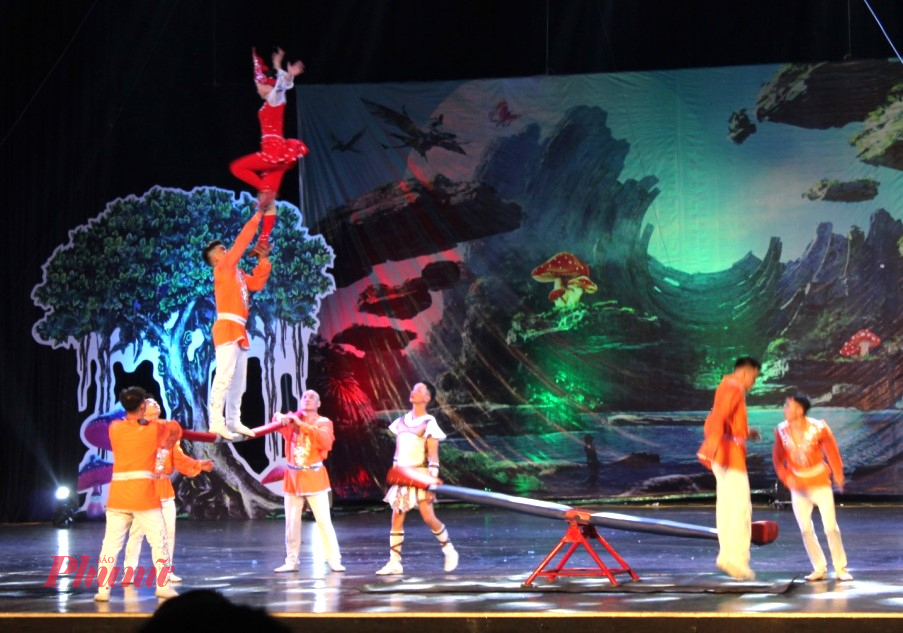 Liên đoàn Xiếc Việt Nam trong một chuyến lưu diễn tại TPHCM - Ảnh: Ngọc Tuyết