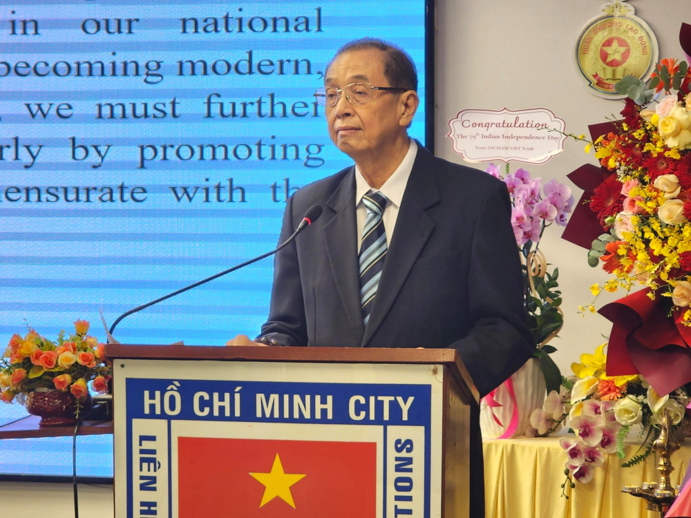 Ông Huỳnh Thành Lập, Chủ tịch Hội hữu nghị Việt Nam - Ấn Độ TPHCM, phát biểu mở đầu buổi họp mặt