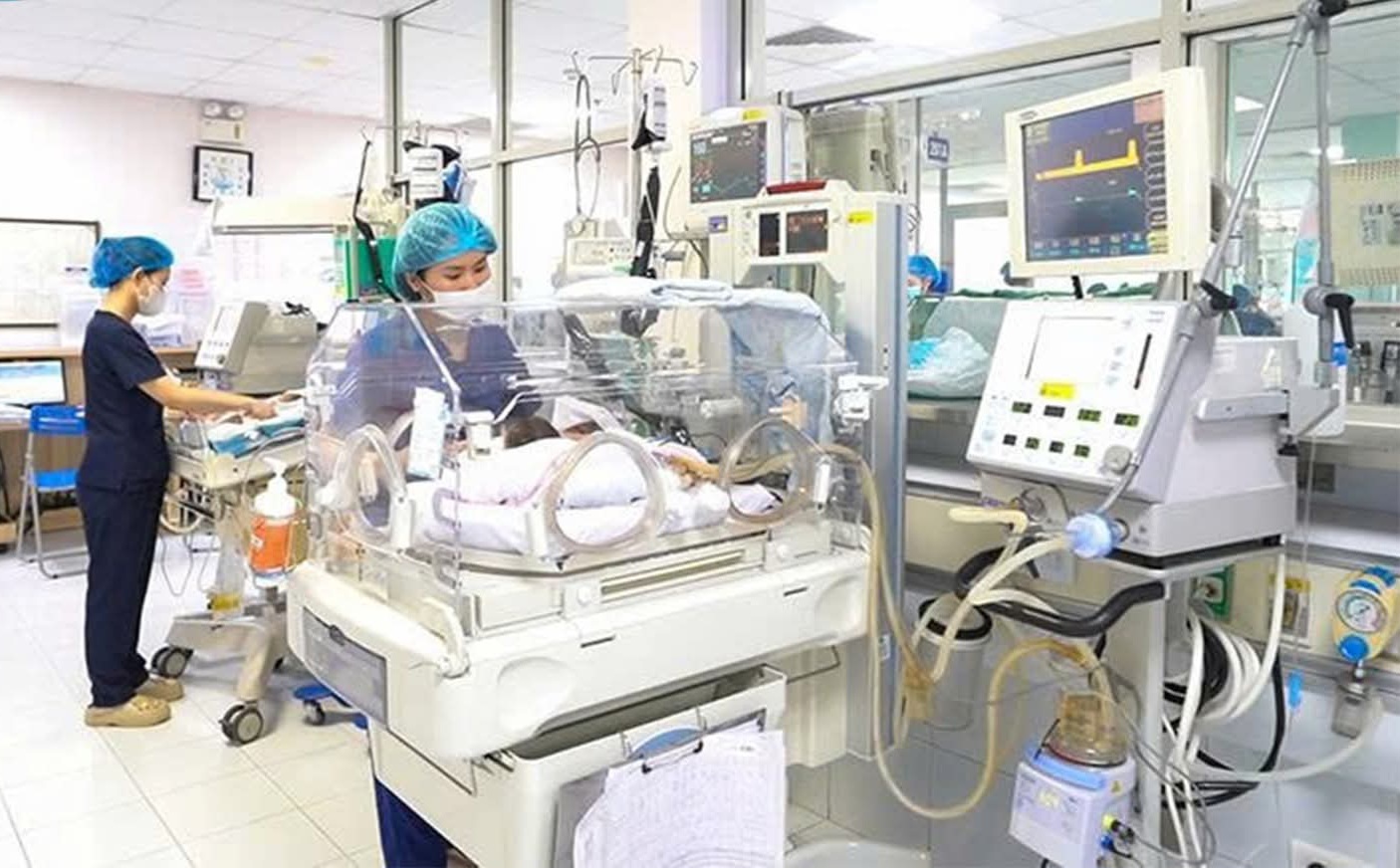 Trẻ suy hô hấp điều trị tại Bệnh viện Nhi Trung ương - ảnh: 