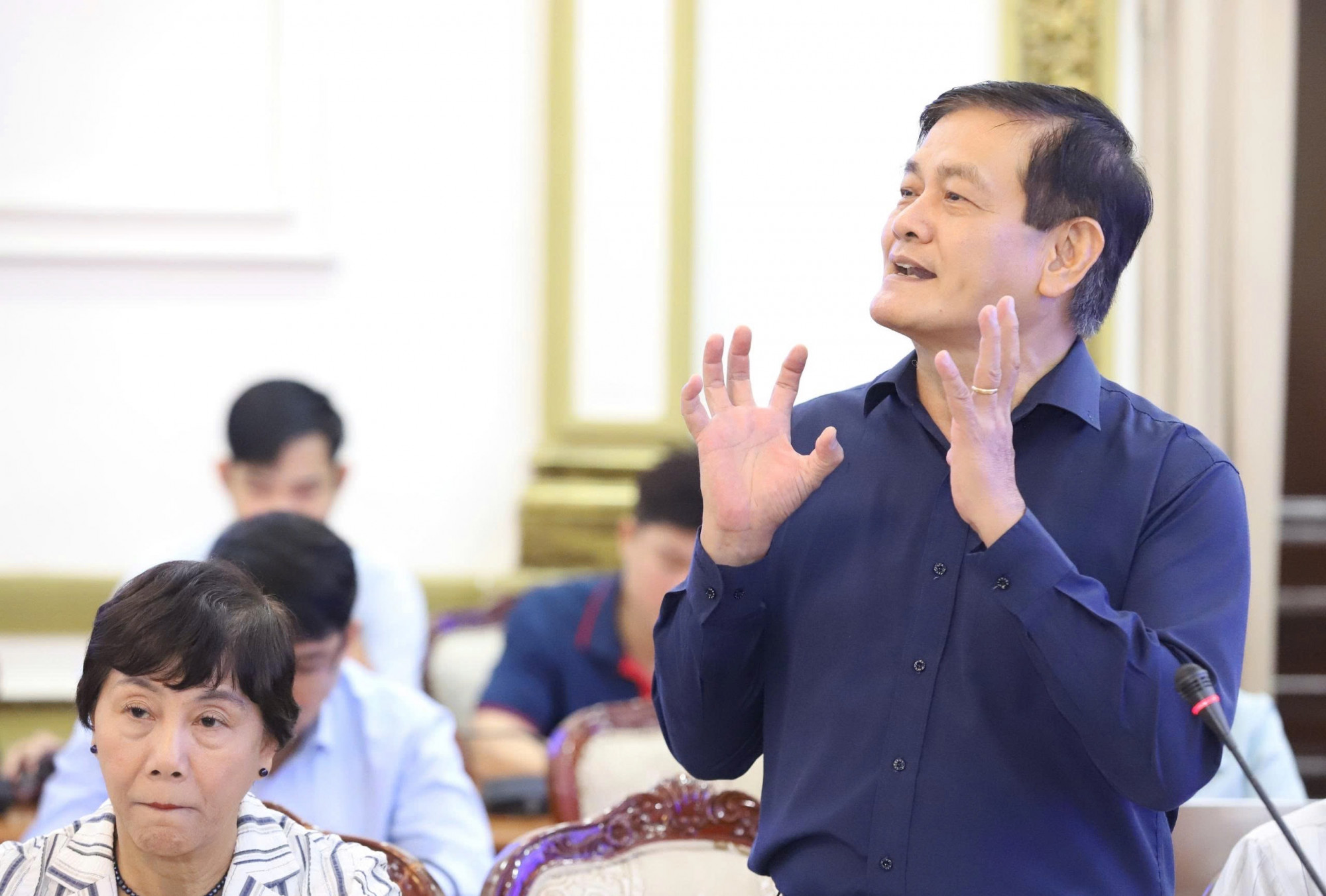 Tiến sĩ, kiến trúc sư Ngô Viết Nam Sơn góp ý dự thảo văn kiện Đại hội Đại biểu Đảng bộ TPHCM - Ảnh: Thanh Tâm
