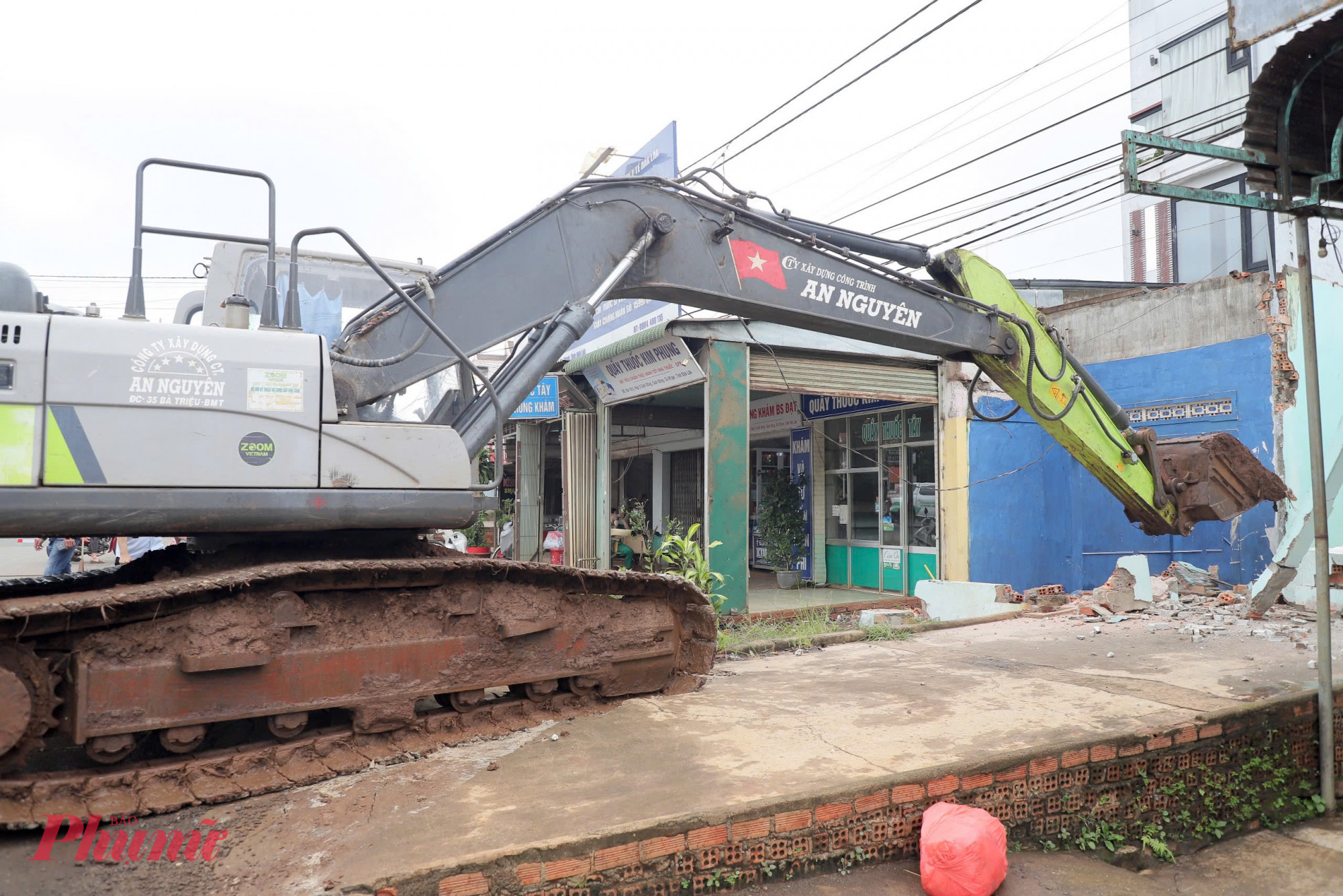 Để bảo đảm hoàn thành dự án trước 30/6/2025, Bộ Xây dựng đã có văn bản đề nghị Bí thư Tỉnh ủy, Chủ tịch UBND tỉnh Đắk Lắk tiếp tục quan tâm chỉ đạo các đơn vị liên quan của tỉnh đẩy nhanh công tác giải phóng mặt bằng, hoàn thành bàn giao toàn bộ mặt bằng cho dự án trước 30/5/2025.