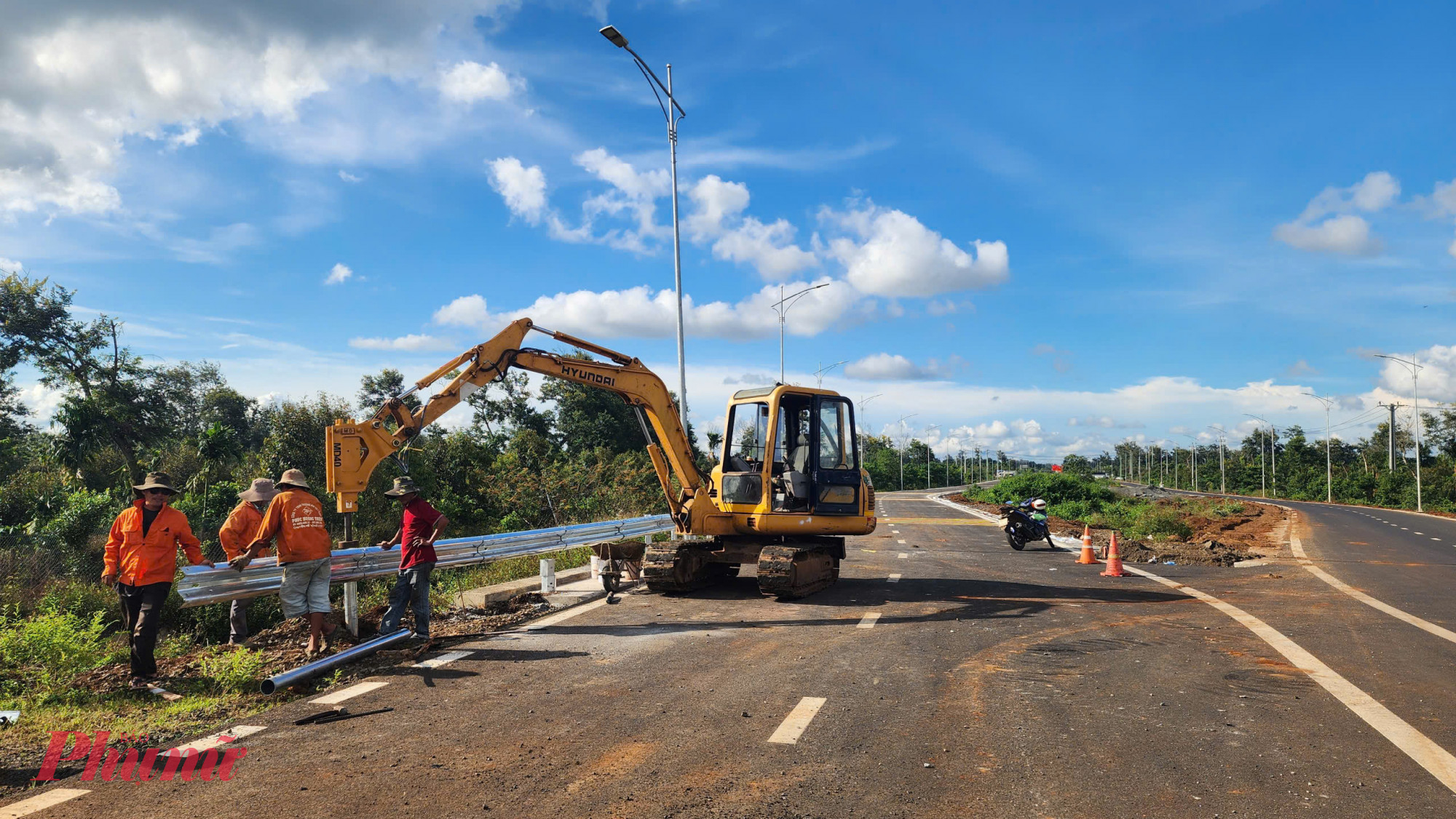 Các đoạn  đã có mặt bằng sạch, các nhà thầu đang tranh thủ đẩy nhanh tiến độ, nỗ lực hoàn thành dự án đúng thời hạn được gia hạn.