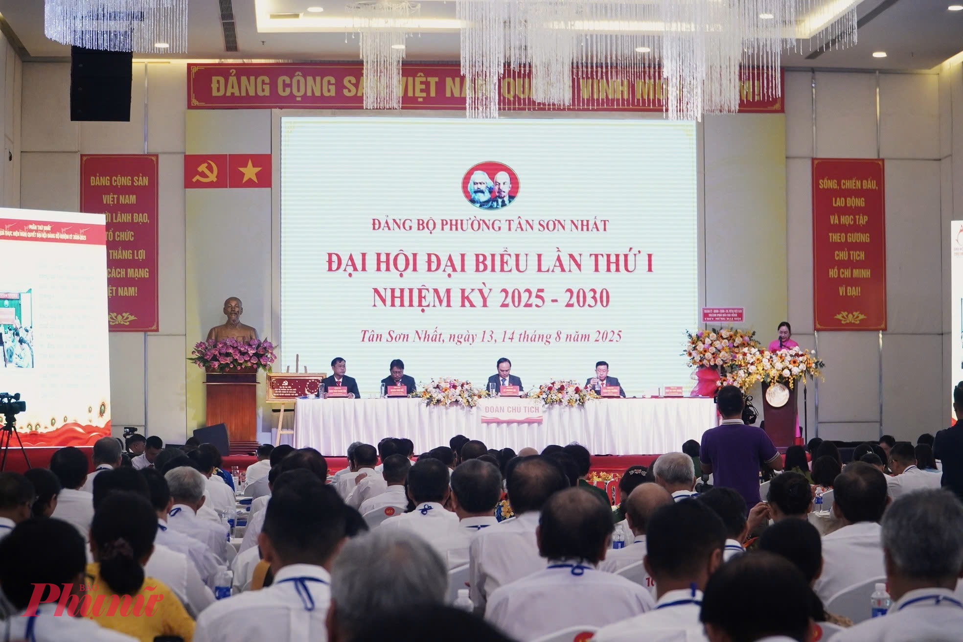 Toàn cảnh hội nghị Đại hội đại biểu lần thứ I, nhiệm kỳ 2025-2030 của phường Tân Sơn Nhất - Ảnh: Thanh Tâm