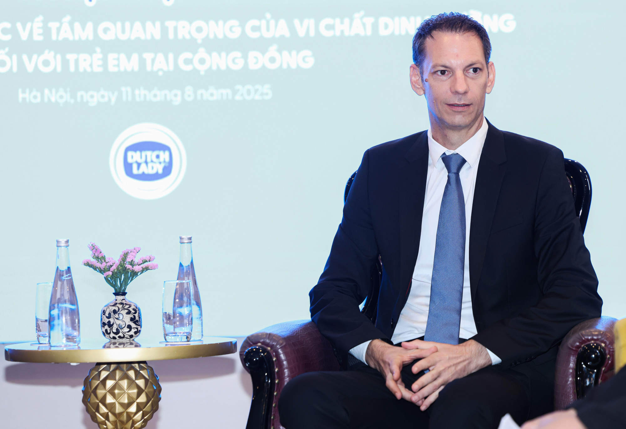 Ông Russell Lipchin - Tổng giám đốc FrieslandCampina Việt Nam cam kết mang đến những giải pháp dinh dưỡng thiết thực, chung tay giải quyết tình trạng thiếu vi chất của trẻ em Việt Nam - Ảnh: FCV