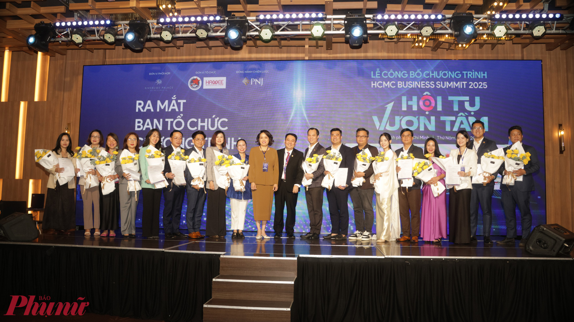 Các thành viên ban tổ chức tại buổi lễ - Ảnh: Thanh Hoa