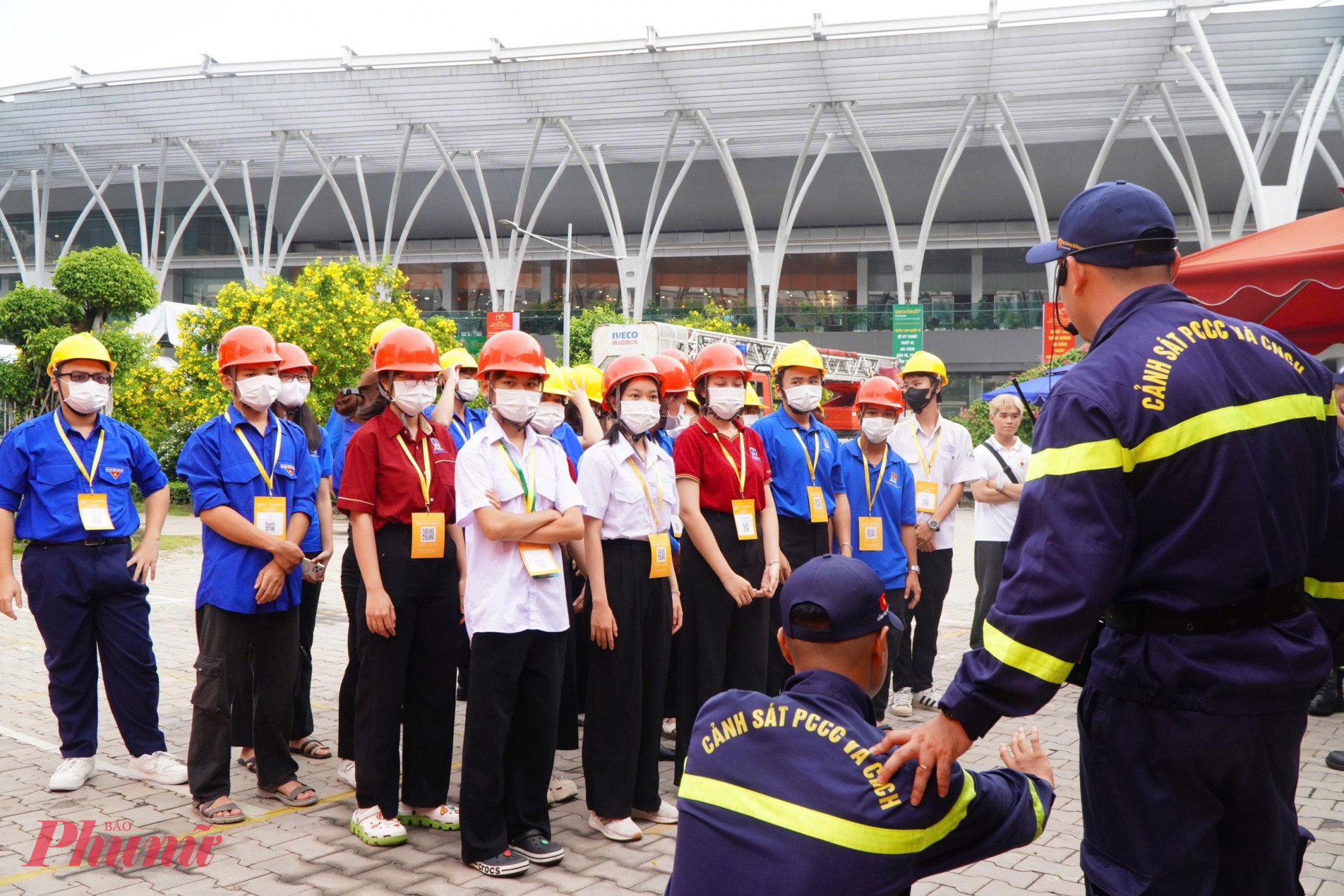 Những bước cơ bản để thoát nạn an toàn được hướng dẫn tận tình tại triển lãm - Ảnh: Thanh Tâm