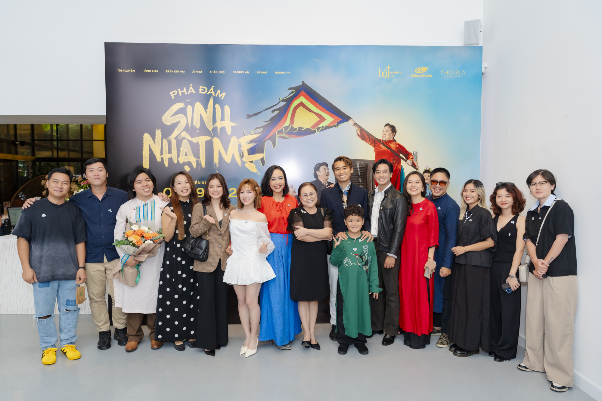 Ê kíp làm phim Phá đám: Sinh nhật mẹ trong buổi showcase chiều ngày 14/8 ( Ảnh: Galaxy)