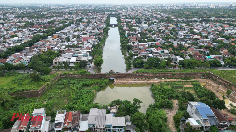 Trước đây, một số lô cốt được người dân tận dụng làm công trình phụ nên sau khi dân cư dời thì bị bỏ hoang, nhếch nhác, có điểm trở thành nơi tụ tập của các đối tượng tệ nạn xã hội.