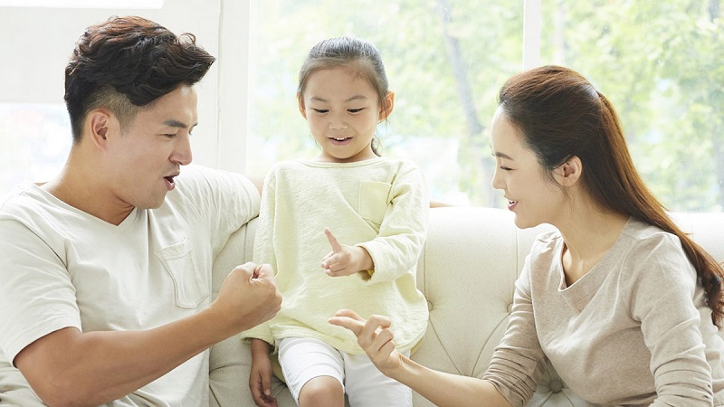 Hạnh phúc gia đình rất khó định nghĩa, càng không nên là thứ để mang ra khoe khoang (Ảnh minh họa)
